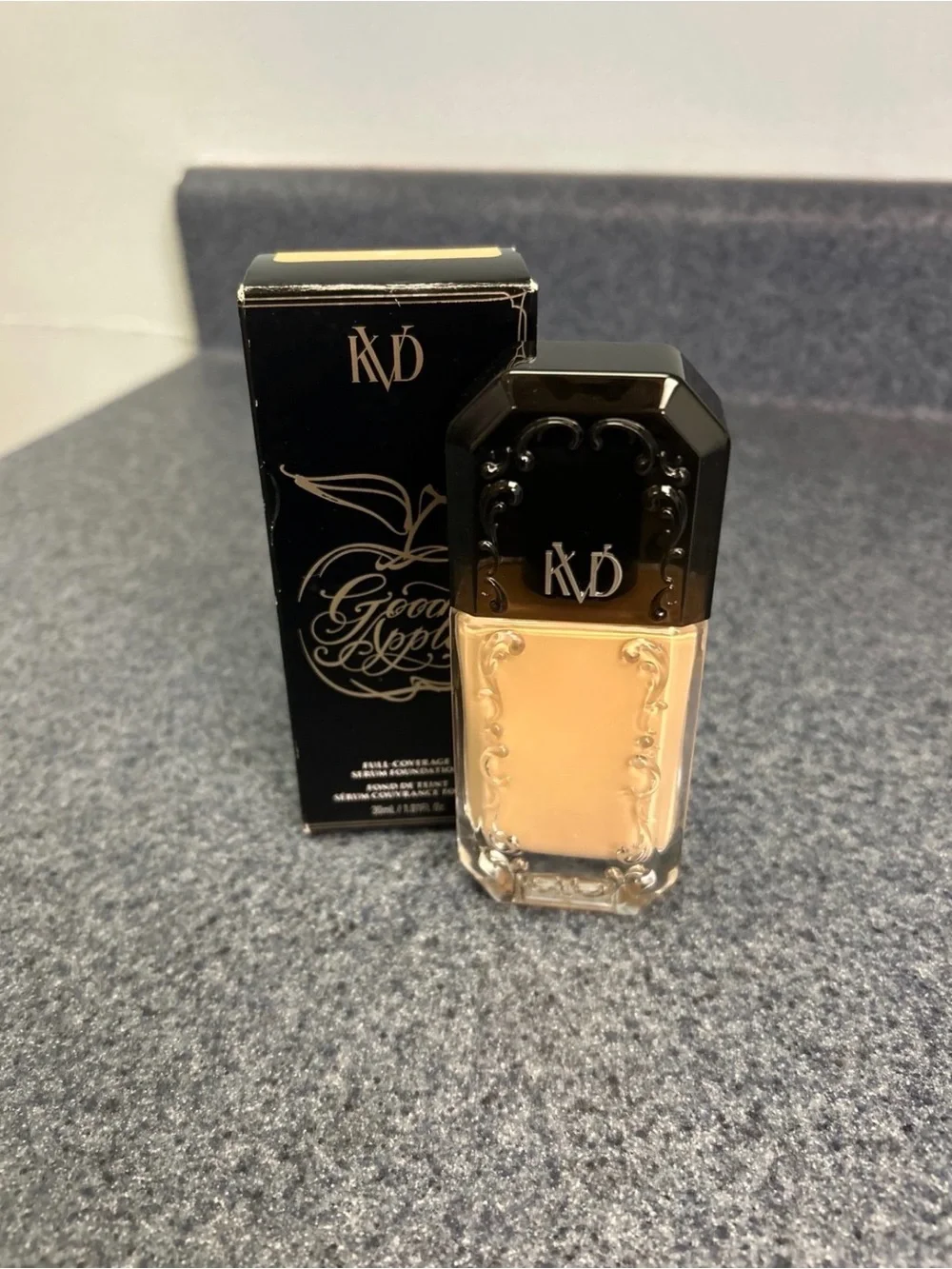 KVD Good Apple Foundation / Light 024